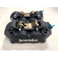 PAR DE PINZAS DE FRENO DE ALUMINIO P4 NEGRAS + PASTILLAS BREMBO RACING