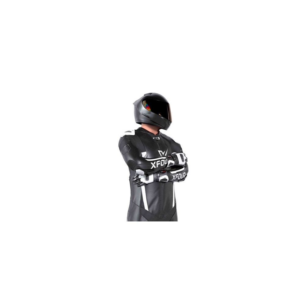 MONO XFOUR ADULTO MODELO NEGRO Y BLANCO 2025
