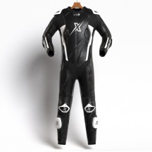 MONO XFOUR ADULTO MODELO NEGRO Y BLANCO 2025