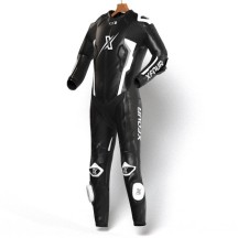 MONO XFOUR ADULTO MODELO NEGRO Y BLANCO 2025