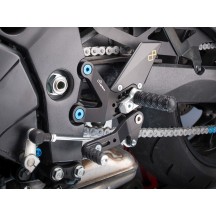 PLATAFORMAS AJUSTABLES CON PIES LIGEROS SNODATI. SUZUKI GSX-S 1000 / GT 2015-2025
