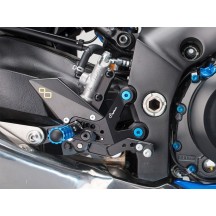 PLATAFORMAS AJUSTABLES CON PIES LIGEROS SNODATI. SUZUKI GSX-S 1000 / GT 2015-2025