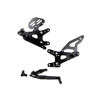 ESTRIBERAS TRASERAS CAJA DE CAMBIOS NORMAL / ARAÑA INVERSA APRILIA RS 660 2020-2023
