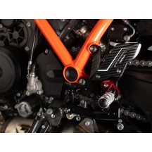 ESTRIBERAS AJUSTABLES VERSIÓN R LIGHTECH KTM SUPER DUKE 1390 R 2024