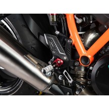 ESTRIBERAS AJUSTABLES VERSIÓN R LIGHTECH KTM SUPER DUKE 1390 R 2024