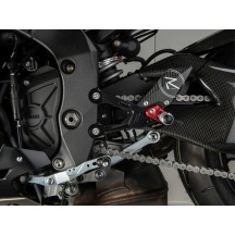 PLATAFORMAS AJUSTABLES CON REPOSAPIÉS DE DEVOLUCIÓN LIGHTECH YAMAHA R1 / M 2015-2025