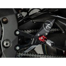 PLATAFORMAS AJUSTABLES CON REPOSAPIÉS DE DEVOLUCIÓN LIGHTECH YAMAHA R1 / M 2015-2025