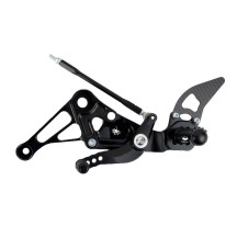 ESTRIBERAS TRASERAS CAJA DE CAMBIOS NORMAL / ARAÑA INVERSA APRILIA RS 660 2020-2023