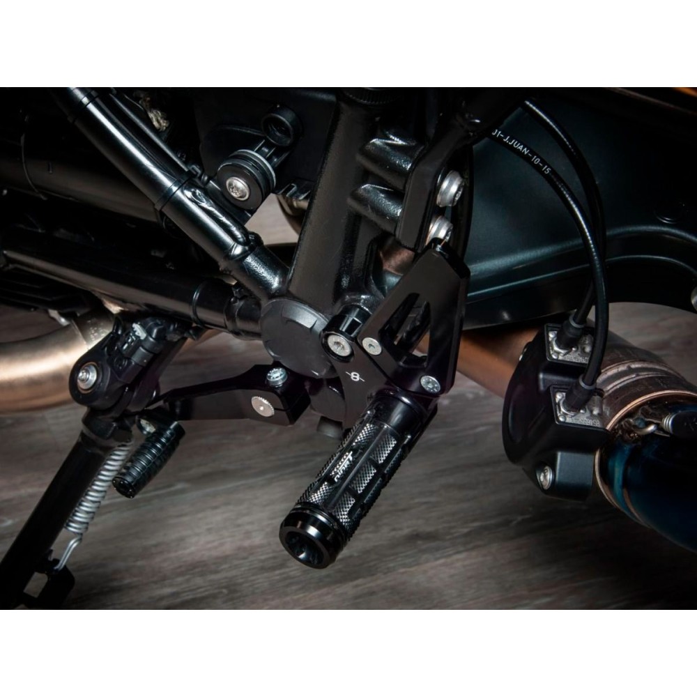 ESTRIBERAS TRASERAS AJUSTABLES BONAMICI RACING BMW R NINE-T 2014-2020 ESTRIBERAS TRASERAS AJUSTABLES BONAMICI RACING BMW R NINE-T 2014-2020