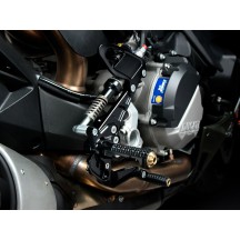 ESTRIBERAS TRASERAS AJUSTABLES BONAMICI RACING DUCATI STREETFIGHTER V2 2022-2024