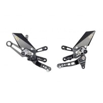 ESTRIBERAS AJUSTABLES CON ESTRIBERAS FIJAS LIGHTECH APRILIA RSV4 1100 R 2021-2023
