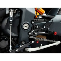 ESTRIBERAS REDUCIDAS AJUSTABLES BONAMICI RACING TRIUMPH SPEED TRIPLE 1200 RS 2021-2024