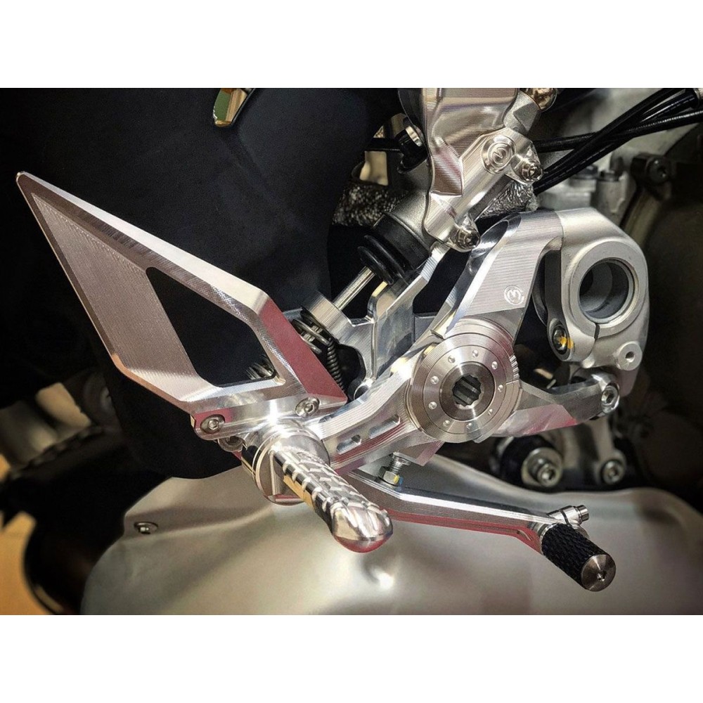 KIT ESTRIBERAS DE REDUCCIÓN AJUSTABLE MOTOCORSE DUCATI STREETFIGHTER V4 / S / SP 2020-2022 KIT ESTRIBERAS DE REDUCCIÓN AJUSTABLE MOTOCORSE DUCATI STREETFIGHTER V4 / S / SP 2020-2022