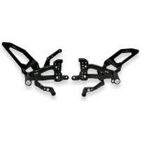 ESTRIBERAS AJUSTABLES SERIE V4 ESPECIAL EASY CNC RACING DUCATI PANIGALE V4 / S / R 2018-2024