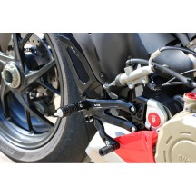 ESTRIBERAS DE CARRERA CNC AJUSTABLES DUCATI PANIGALE V4 / S / R 2018-2024